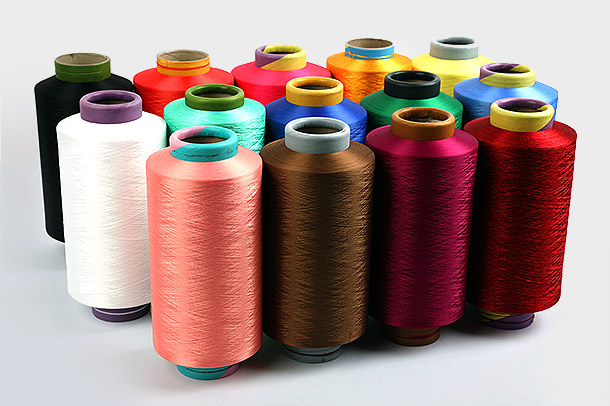 Mitkä ovat polyesteri-DTY-lankojen käytön tärkeimmät edut tekstiilisovelluksissa, ja miten niiden valmistusprosessi edistää niiden suosiota ja laajaa käyttöä tekstiiliteollisuudessa?
