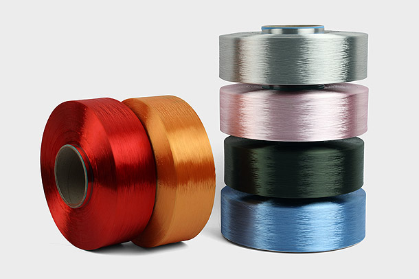 Kuinka polyesteri-FDY-lankojen Denier-luku vaikuttaa niiden monipuolisuuteen ja sovelluksiin tekstiiliteollisuudessa?